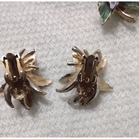 Vintage 1950s Lilly Rose Brooch Pin Earring Set - Purple Enamel Flowers & Pearls - Picture 4 of 12